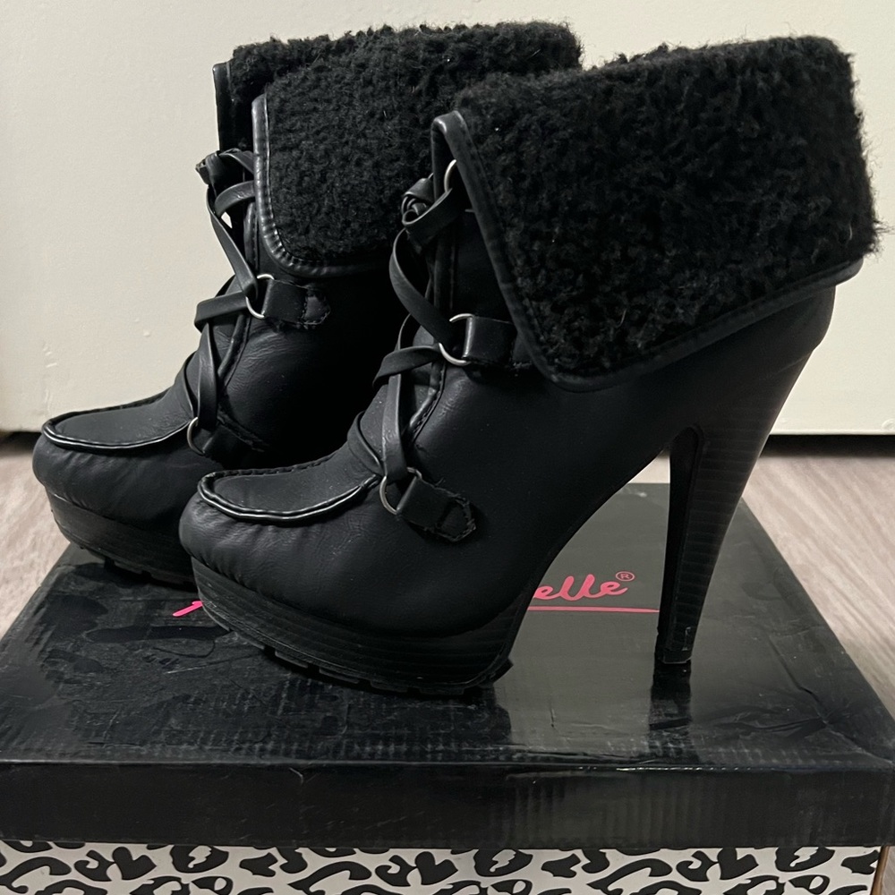 Anne Michelle Faux Fur Fold Down Lug Sole Ankle Booties